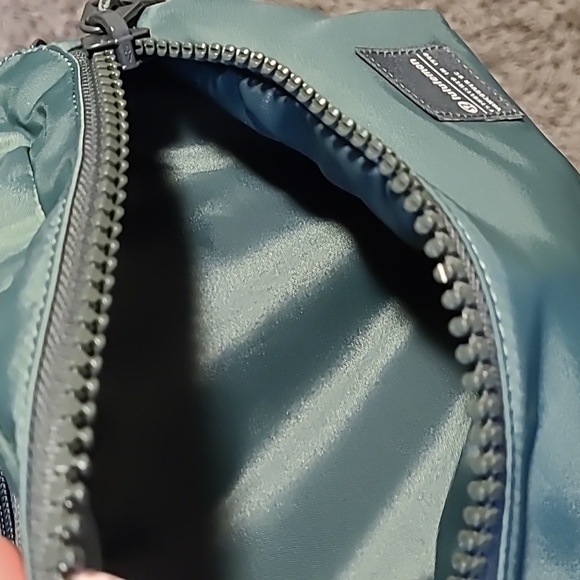 Lululemon All Day Essentials Belt Bag, 2.5L, Forrest green - Picture 5 of 10